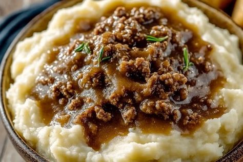 Ground Beef and Gravy Over Mashed Potatoes: A Quick, Easy, and Budget-Friendly Comfort Food Recipe Pioneer Woman Ground Beef And Gravy Over Mashed Potatoes, Hamburger And Gravy Over Mashed Potatoes, Ground Beef And Gravy Over Mashed Potatoes Recipe, Beef Gravy Over Mashed Potatoes, Hamburger Gravy Over Mashed Potatoes, Ground Beef And Gravy, Beef And Gravy, Hamburger Gravy, Pepper Steak Recipe