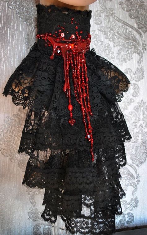 Vampire Queen, Concept Clothing, Halloween Jewelry, Moda Vintage, Fantasy Clothing, Fantasy Fashion, Character Outfits, Look Cool, Costume Design