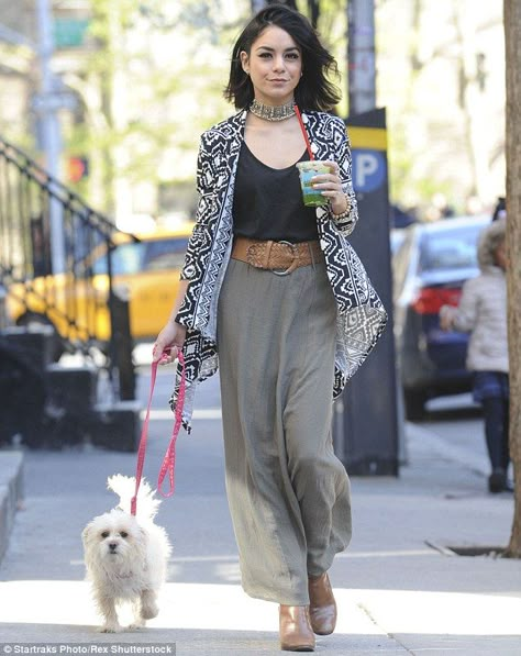 Stroll: Vanessa Hudgens was spotted taking her pet dog, Darla, for a walk in New York City... Vanessa Hudgens Outfits, Estilo Vanessa Hudgens, Spring Outfits Boho, Bohemian Schick, Looks Hippie, Outfit Hippie, Travel Dresses, Mom Clothing, Vanessa Hudgens Style