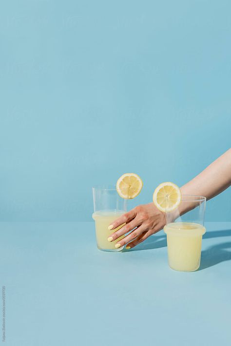 Lemonade Photoshoot, Lemonade Aesthetic, Blue Juice, Lemonade Drinks, Frozen Lemonade, Drink Photo, Happy Tree Friends, Lemonade Stand, Strawberry Lemonade