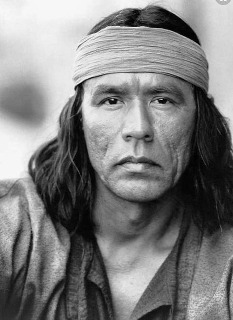 Wes Studi Actor Wes Studi, Native American Actors, Native American Men, Native American Pictures, Native American Quotes, Native American Artwork, American Frontier, Native American Photos, American Men