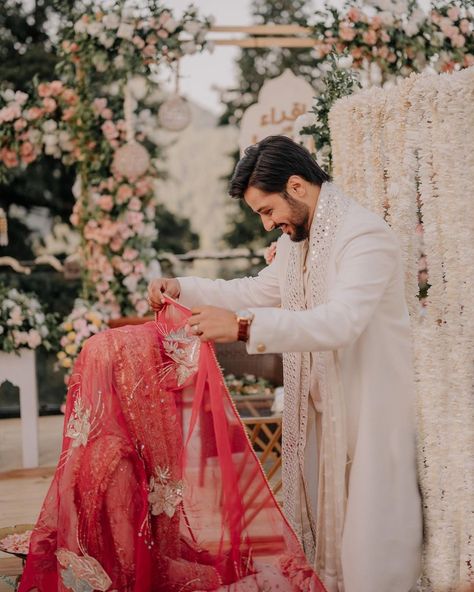 2023 Bridal Makeup, Nikkah Photos, Iqra Kanwal, Bridal Jewellery Ideas, Latest Bridal Jewellery, Nikkah Decor, Princess Wedding Theme, Indian Wedding Aesthetic, Muslim Wedding Photos