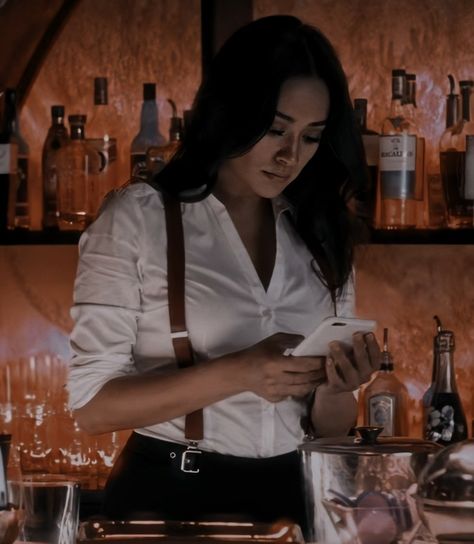 Cocktail Bartender Outfit, Bartender Aesthetic Outfit, Bartending Outfit Female, Bartender Uniform, Bar Uniform, Female Bartender, Bartender Outfit, Elsie Silver, Restaurant Uniforms