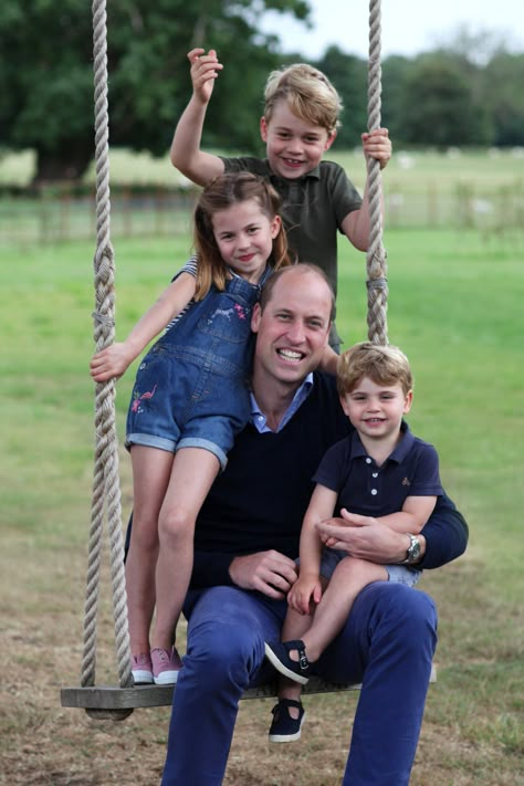 The Duke and Duchess of Cambridge on Twitter: "The Duke and Duchess of Cambridge are very pleased to share a new picture of The Duke with Prince George, Princess Charlotte and Prince Louis ahead of The Duke’s birthday tomorrow.  The picture was taken earlier this month by The Duchess.… https://t.co/yhWQAvv7jG" Prince William Birthday, Prins Philip, Vévodkyně Kate, Principe William Y Kate, Prinz George, Anmer Hall, Birthday Tomorrow, Herzogin Von Cambridge, Prince William Et Kate