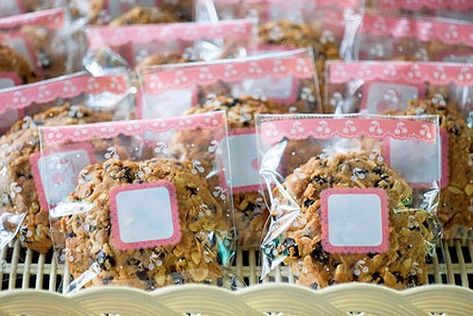 How To Package Cookies For A Bake Sale – Melanie Cooks Baking Packaging Ideas, Easter Bake Sale, Retirement Cupcakes, Kids Bake Sale, Fundraiser Bake Sale, Package Cookies, Baked Goods Packaging, Bake Sale Cookies, Easter Bake