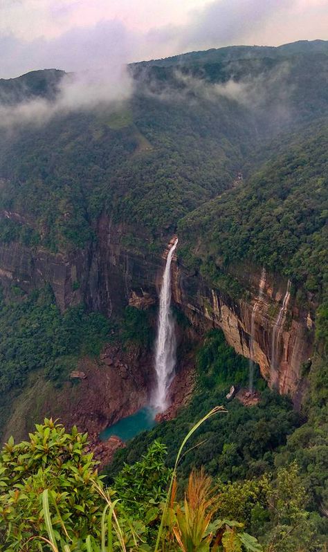 Nohkalikai Waterfall, Cherrapunji  Meghalaya , May 2017 PC - Dinesh Kumar #india #bharat #nature #hindustan #meghalaya Cherrapunji Photography, Cherrapunji Meghalaya, Indian Places, Street Photography People, India History, Gods Art, Indian Lifestyle, India Kerala, Flower Clock