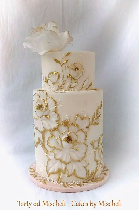 Two Tier Wedding Cake Gold, 3 Tier Wedding Cake Gold, Gold Two Tier Cake, 4 Tier Wedding Cake Elegant Gold, White Wedding Cake Gold Leaf, White And Gold Wedding Cake, Wedding Cake Centerpieces, Wedding Cakes Elegant, Beautiful Cake Designs