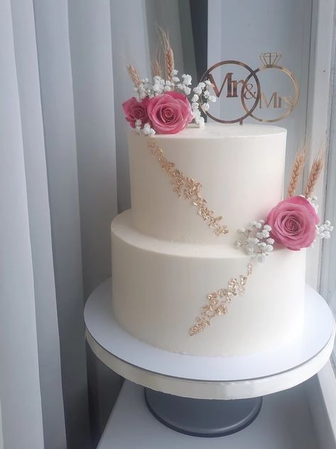 Two Tier Simple Cake, Wedding Cake Simple 2 Tier, Simple Tiered Wedding Cake, Beautiful Couple Quotes, Wedding Artwork, Cakes Design, Cake Simple, Creative Cake Decorating, Simple Birthday