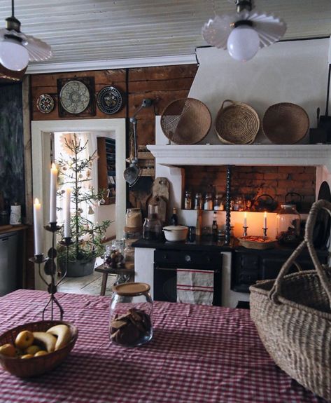 Nordic House Interior, Modern Provincial, Finnish House, Scandinavian Cottage, Nordic Homes, Swedish Cottage, Nordic House, English Decor, Rustic Traditional