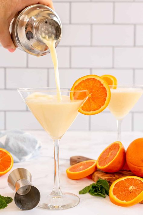 Orange Frozen Cocktail, Orange Julius Cocktail Recipe, Orange Julius Alcohol Drink, Frozen Orange Creamsicle Cocktail, Vodka Creamsicle Drink, Cream Sickle Drink Alcohol, Frozen Cocktails Vodka, Orange Creamsicle Cocktail Recipe, Orange Julius Cocktail