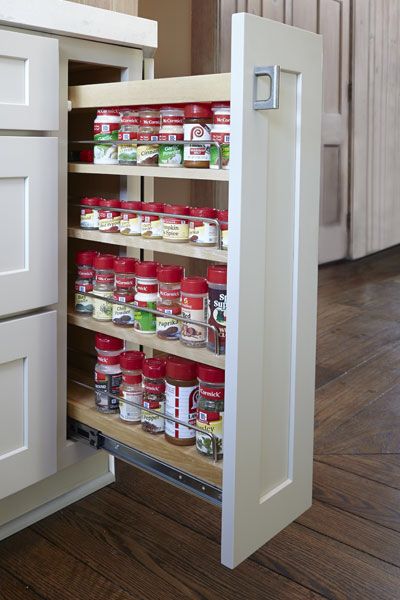 Spice Rack Ideas, Pull Out Spice Rack, Cabinet Spice Rack, Kitchen Innovation, Storing Spices, Kitchen Spice Racks, Spice Cabinet, Kitchen Cabinet Pulls, Spice Racks