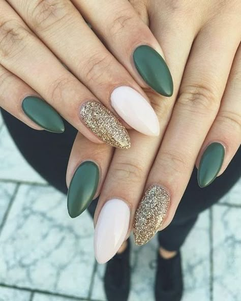 Winter Nails Gel, Winter Nail Polish, Nail Shades, Emerald Nails, Nail Polish Colors Fall, Fall Nail Polish, Manicure Colors, Green Nail Designs, Cute Nails For Fall