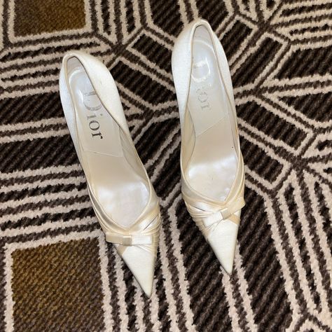 Vintage Dior off white bow satin heels in size 39.5 coming in our next drop🦢🦢 #vintageheels #vintagemules #weddingshoes #weddingshopping #whiteshoes #vintagechanel #vintagedior Dior Bridal, Bridal Shoes Vintage, Dior Heels, Lux Shoes, Wedding Shoes Vintage, Ribbon Shoes, Aesthetic Wedding, Gucci Vintage, Bridal Heels