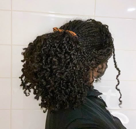 Mini Twists Natural Hair, Cabello Afro Natural, Quick Natural Hair Styles, Girls Natural Hairstyles, Natural Hair Twists, Pelo Afro, Mini Twists, Protective Hairstyles Braids, Natural Curls Hairstyles