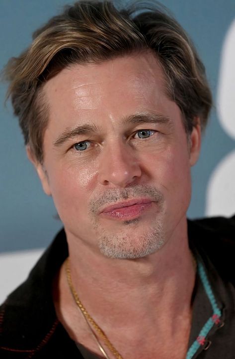 Atesh Salih, Brad Pitt Pictures, Brad Pitt Style, Brad Pitt Photos, Bradley Pitt, Oily Face, Profile Wallpaper, Men's Short Hair, Fall Background