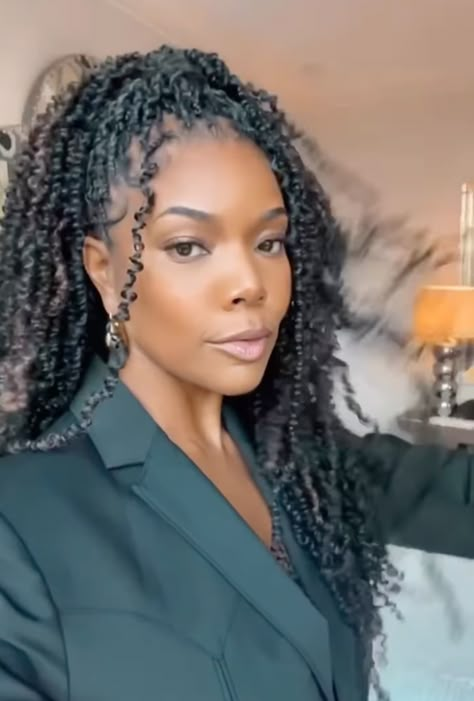 Spring Hairstyles Braids, Natural Vacation Hairstyles For Black Women, Natural Hair Holiday Styles, Spring Protective Hairstyles Black Hair, Wedding Braid Hairstyles For Black Women, Gabrielle Union Braids, Professional Braids For Work Black Women, Bohemian Twist Black Women, Long Spring Twists