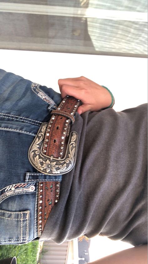 Cowboy Belt Aesthetic, Belts Vaqueros, Western Belt Aesthetic, Cute Western Belts, Cowgirl Belt Outfit, Y2k Western Fashion, Western Belts For Women Outfits, Vaquera Belts, Belt Buckle Outfits