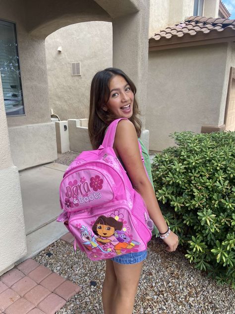 Senior Backpack Ideas, Tennis Senior Pictures, Senior Year Diy, Senior Year Things, Senior Year Ideas, Kids Backpack, Cute Simple Outfits, Kids Backpacks, Senior Year