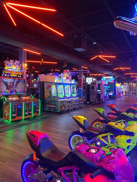 Gaming Lounge, Arcade Room, Nightclub Design, Smith Family, Arcade Game Room, Retro Arcade, Neon Aesthetic, Salou, Night Vibes