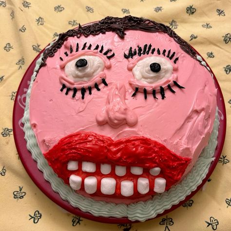 Easy Funny Cake Ideas, Cake Decorating Ideas Funny, Cake Memes Funny, Ugly Birthday Cakes, Ugly Cakes Funny, Birthday Cake Funny Ideas, Birthday Cake Ideas Funny, Funny Bday Cakes, Funny Cake Ideas