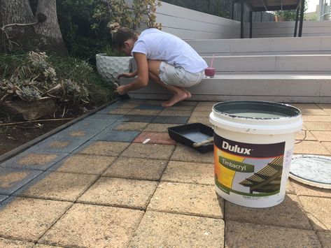 Can you paint concrete pavers? (Including Staining) Front Concrete Steps, Paint Pavers, Old Courtyard, Painted Fences, Cement Pavers, Paint Concrete Patio, Painted Pavers, Reuse Old Tires, Paint Concrete