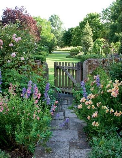 Know where this lovely English cottage style garden is?  Just the other side of my door would be wonderful, but sadly no such luck. Open Gate, Country Garden Decor, Cottage Garden Design, English Country Gardens, Have Inspiration, Cottage Gardens, Front Yard Garden, Garden Gate, Country Garden