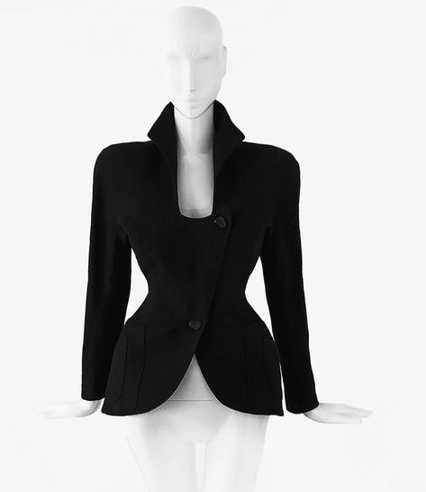 Thierry Mugler Vintage Vintage Mugler, Mugler Blazer Outfit, Tom Ford Suit Women, Thierry Mugler Iconic Looks, Thierry Mugler Vintage, Mugler Blazer, Mugler Jacket, Vintage Mugler Jacket, Mugler Jackets Tailoring