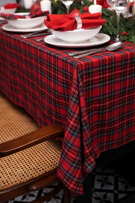 refikadan, refika birgul, refikas kitchen Home In Winter, Tablecloth Christmas, Love Of Family, Royal Stewart Tartan, Christmas Living Room, Christmas Tablecloth, Stewart Tartan, Tartan Christmas, Luxury Christmas