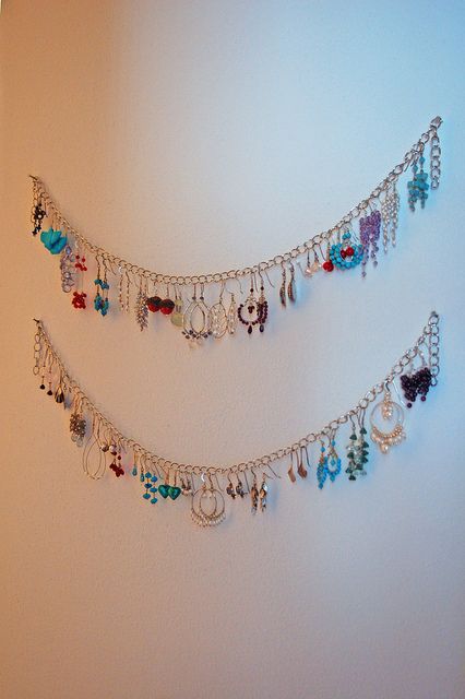 Earring Organization by StellarP, via Flickr Diy Earring Holder, Jewerly Organizer, Jewelry Storage Diy, Jewerly Displays, Diy Jewelry Display, Diy Jewelry Holder, Earring Storage, Jewelry Hanger, Jewelry Organizer Diy