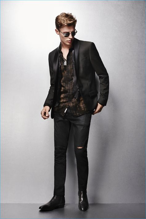 River Island embraces a cool attitude with holiday suiting, fit for a rocker. Glam Rock Outfits Men, Rock And Roll Outfits For Men, Rock Fashion Men, Rock Outfit Men, Rocker Style Men, Punk Suit, Pop Punk Outfits, Rock Band Outfits, Corporate Punk