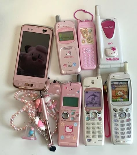 Flip Phone Aesthetic, 헬로키티 배경화면, Cute Tech, Cute Camera, Retro Gadgets, Retro Phone, Flip Phone, Flip Phones, Hello Kitty Items