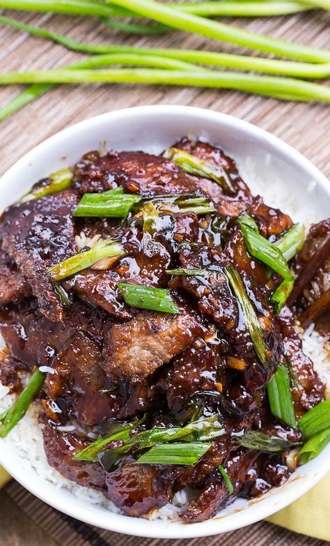 Mongolian Beef (PF Chang's copycat) - Spicy Southern Kitchen Pf Changs Copycat, Mongolian Recipes, Mongolian Beef Recipes, Pf Changs, Mapo Tofu, Recipes Beef, Mongolian Beef, Southern Kitchens, Bulgogi