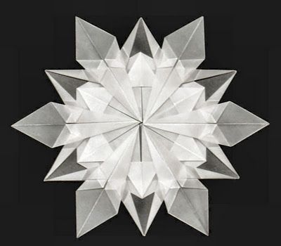 Origami Maniacs: Origami Snowflake by Dennis Walker Snowflake Origami, Origami Snowflake, Origami Stella, Window Stars, Origami Christmas Ornament, Diy Christmas Snowflakes, Origami Star Box, Tutorial Origami, Origami Decoration