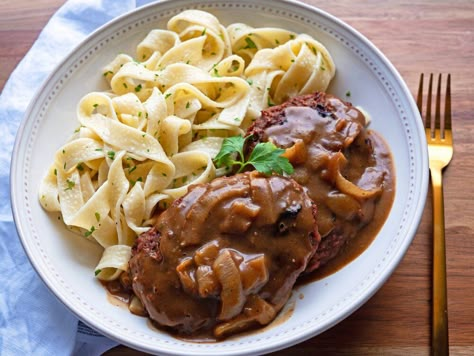 Vegan Salisbury Steak, Beyond Beef Recipes, Beyond Meat Recipes, Hamburger Steak Recipes, Steak Strips, Salisbury Steak Recipe, Strip Steak Recipe, Vegan Meat Substitutes, Beef Tip Recipes