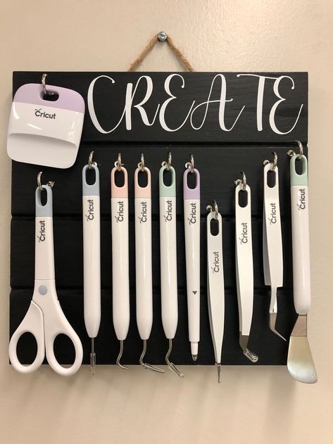 Cricut Wall Storage, Vinyl Cricut Storage, How To Organize Cricut Vinyl, Circuit Office Ideas, Storage Ideas For Cricut Vinyl, Vynil Organization Diy, Cricut Storage Small Space, Orginazation Ideas Office, Cricut Organization Projects