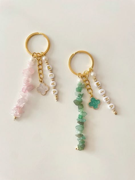 Name Keyrings Beads, Friendship Keychains Diy Beads, Bestie Keychains Diy, Things I Can Make And Sell From Home, Charms For Backpacks, Key Chains Beaded, Keychains With Beads Diy, How To Keychain, Diy Keychain Beads Key Rings