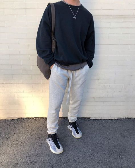 Gray Sweatpants Outfit Men, Grey Sweatshirt Outfit Men, Black Sweatpants Outfit Men, Grey Sweatpants Outfit Men, Boys Clothes Teenagers, Gray Sweatshirt Outfit, Black Sweatpants Outfit, Gray Sweatpants Outfit