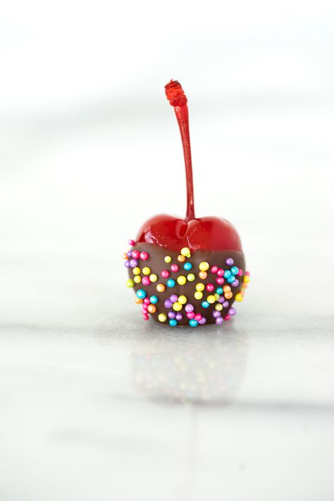 How to make Chocolate Dipped Cherries - the cutest treat or decoration. Tips to make sure they are perfect. #cherries #chocolatecherry #cakedecorating Slow Cooker Peanut Clusters, Dipped Cherries, Delicious Party Appetizers, Lemon Poppy Seed Cupcakes, Chocolate Dipped Cherries, Apple Pops, Cherry Frosting, Xmas Goodies, Peanut Clusters