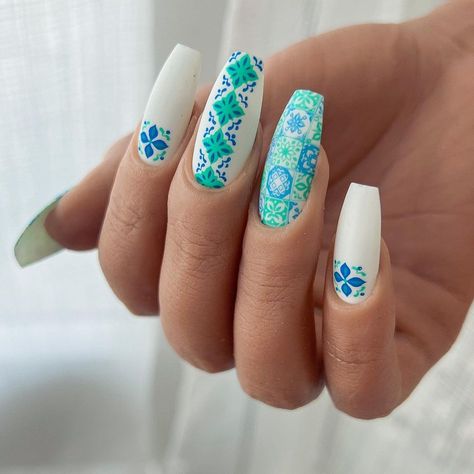 Hi I’m Kellie’s Instagram photo: “• Spanish Tile • Using @kokoandclaire Frosting and @clearjellystamper Mayolica (CjSLC-63) Stamping Plate #nails #nailart #nailartist…” Spanish Style Nail Art, Azulejos Nails, Mediterranean Tile Nails, Spanish Tile Nail Art, Greek Tile Nails, Spanish Nails, Spanish Tile Nails, Spanish Tile, Stamping Plates