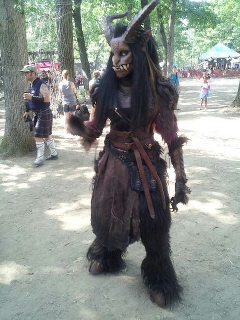 Demon costume made for Dragoncon by melita curphy, 2012 -- click for more photos and info Satyr Costume, Demon Character, Demon Costume, Larp Costumes, Ren Faire Outfits, Halloween Costume Suit, Monster Costumes, Devil Costume, Larp Costume