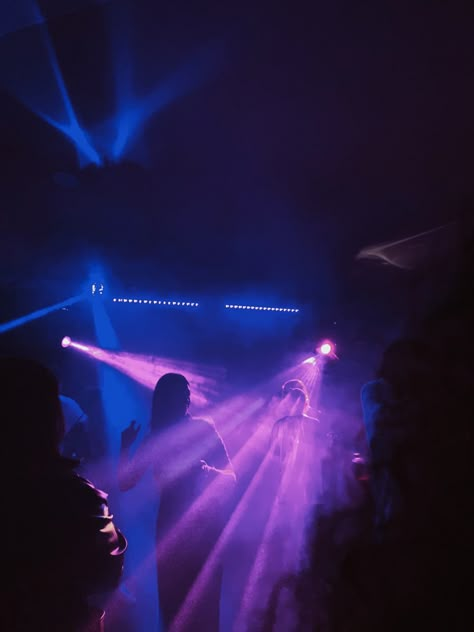 Purple Nightclub Aesthetic, Purple Arcade Aesthetic, Dj Club Aesthetic, Warehouse Rave Aesthetic, Dark Club Aesthetic, Night Club Photography, Nightclub Photography, Night Music Video, Electric Aesthetic