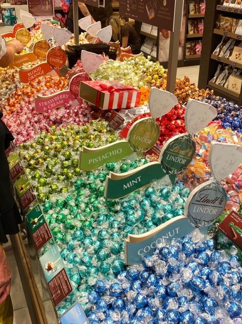 Sweets Candy Aesthetic, Lindt Lindor Chocolate, Sweets Aesthetic Candy, Lindor Chocolate Aesthetic, Lindt Chocolate Aesthetic, Candy Aesthetics, Lindor Chocolate Flavors, Candy Store Aesthetic, Candies Aesthetic