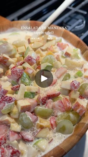 Mexican Fruit Salad, Spanish Snacks, Mexican Fruit Salads, Mexican Fruit, Dessert Thanksgiving, Fruit Ideas, Mexican Recipe, Mexican Dessert, Apple Salad