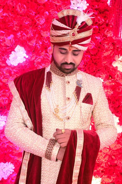 Dulha Pose Single, Singal Dulha Pose, Dulha Closeup, Indian Photography Poses, Dulha Single Pose, Dulha Pose, Haldi Pose, Haldi Photoshoot, Single Pose