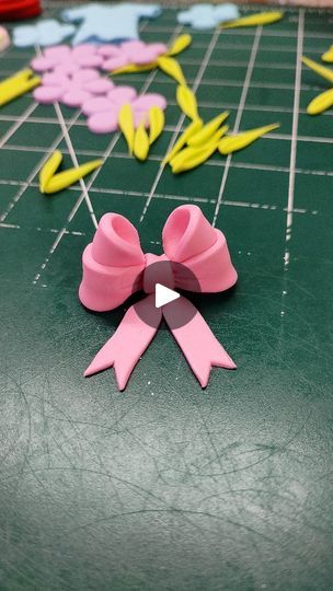 Fondant Ribbon, Ballerina Birthday Cake Ideas, Fondant Bow Tutorial, Fondant Bows, Ballerina Birthday Cake, Fondant Letters, Fondant Bow, Bow Cakes, Modelling Chocolate