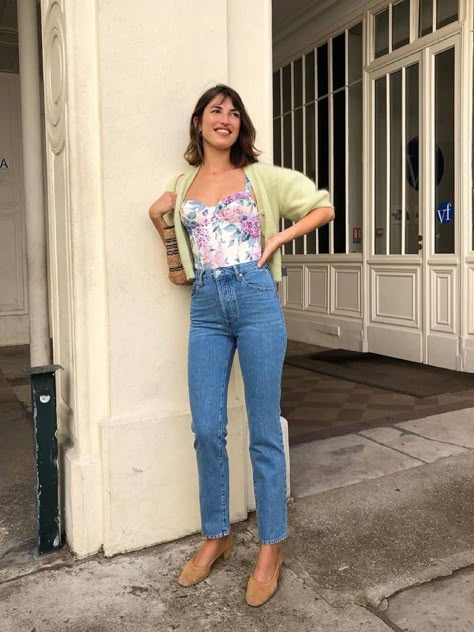 This Is the Jean Style French Girls Love in 2020 | Who What Wear UK Damas Style, Jeanne Damas Style, French Capsule Wardrobe, How To Wear Jeans, Simple Spring Outfits, Parisian Look, French Wardrobe, Look Jean, Parisienne Chic