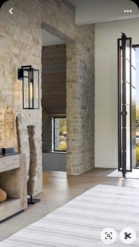 Modern Mountain Entryway, Modern Cotswold House, Stone Wall Entryway, Boston House, Stone Interior, Door Design Modern, Bungalow Design, Stone Walls, Front Entrance