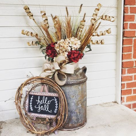 Milk Can Fall Porch Decor, Milk Can Fall Decor Outdoor, Metal Milk Can Ideas Front Porches, Fall Milk Can Decor, Milk Can Decor Indoor, Milk Can Ideas Front Porches, Old Milk Can Ideas, Milk Can Ideas, Painted Milk Cans