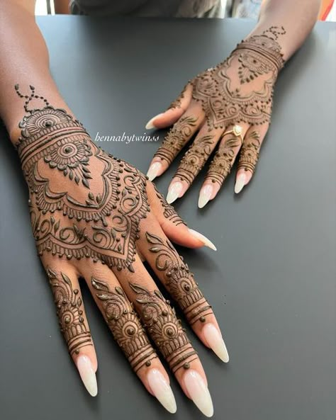 Henna Design Indian, Hana Ideas, Indian Wedding Henna Designs, Henna Designs Hand Arabic, Henna Both Hands, Henna Designs Wedding, Mehndi 2023, Hana Design, Beautiful Henna