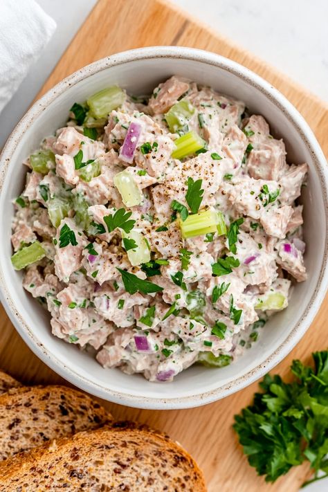 Explore a delicious and nutritious option with this Greek Yogurt Tuna Salad recipe. Packed with protein and flavor, this salad is perfect for a quick lunch or light dinner. The creamy Greek yogurt pairs perfectly with the flaky tuna, creating a satisfying blend of textures. Whether you enjoy it on its own, as a sandwich filling, or topped on a bed of greens, this versatile dish will surely become a staple in your meal rotation. Health Tuna Recipes, Tuna Salad Protein, Healthy Tuna Salad Greek Yogurt, Ww Tuna Salad, Recipes Using Greek Yogurt Dinner, Salad With Tuna On Top, Mediterranean Tuna Salad Recipe, High Protein Tuna Recipes, Low Fat Tuna Salad